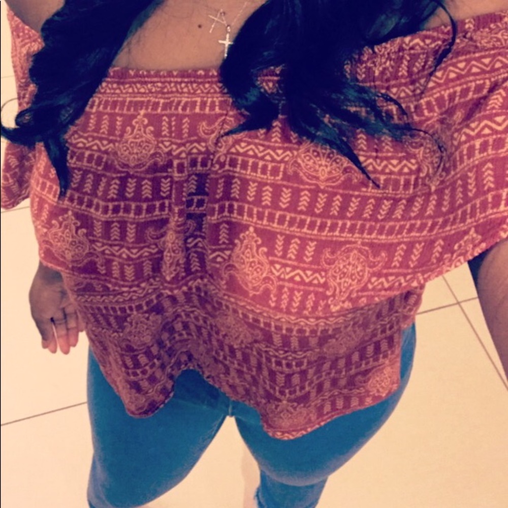 Forever 21 shoulder-less Top ! ❤️